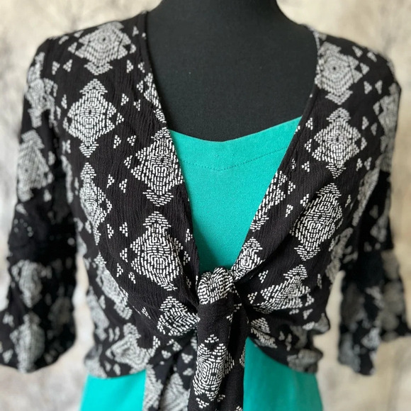 3/4 Bell Sleeves Cropped Shrug Bolero Cardigan Xhilaration Black and White Boho - Picture 6 of 12